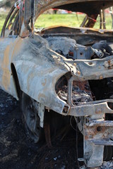 accident de la route : voiture brûlée