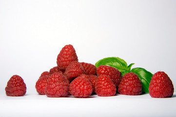 Himbeeren, Basilikum, rot, weiß, grün, lecker, essen, Früchte, Obst, gesund, frisch