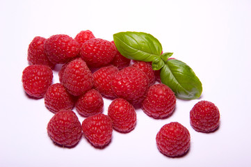 Himbeeren, Basilikum, rot, weiß, grün, lecker, essen, Früchte, Obst, gesund, frisch