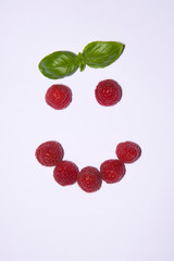 Himbeeren, Gesicht, Basilikum, Haare, frisch, lecker, lustig, rot, grün, weiß