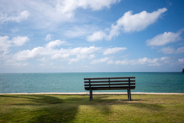 Fototapeta na wymiar Wooden bench in front of the sea