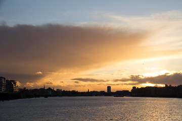 Naklejka premium Sunset over the London cityscape