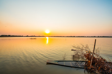 Fototapeta na wymiar The sun sets on a large lake.22