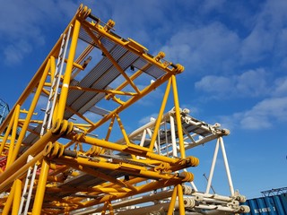 lattice boom crane