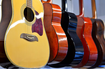 Viele Gitarren