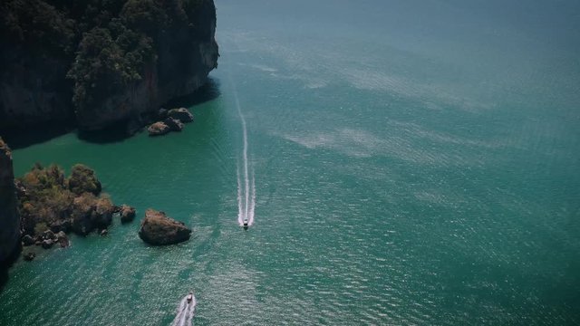 suivi d'un bateau avec un drone vue mer