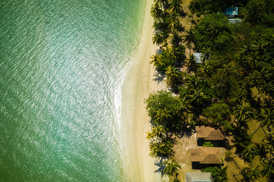 superbe lagon bleu turquoise avec plage
