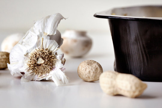 Garlic, mushroom and peanuts 