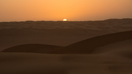 Fototapeta na wymiar Dunes of the Wahiba Sand Desert at dawn (Oman)