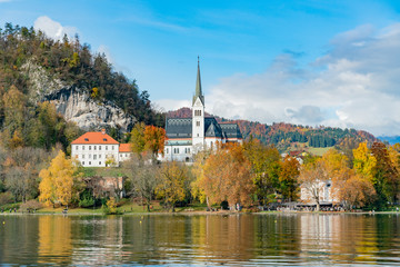 Fototapeta premium Beautiful autumn landscape around Lake Bled with St. Martin's Parish Church