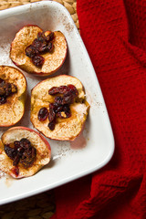 Baked apples with cinnamon and cranberries