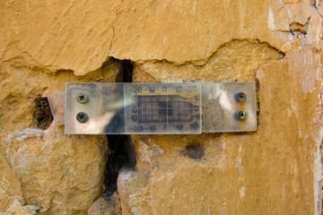 Control beacon on a crack on a wall