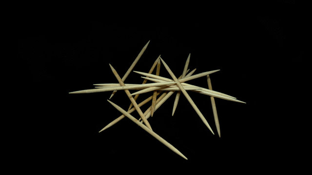 palitos em fundo negro