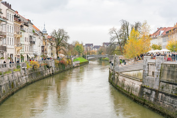 Obraz premium Triple Bridge and the river citscape
