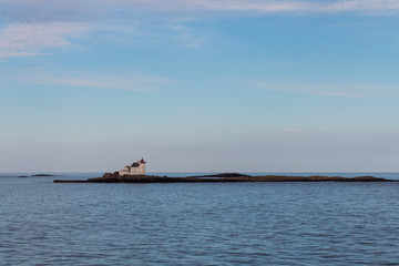 Leuchtturm vor der Küste Norwegens