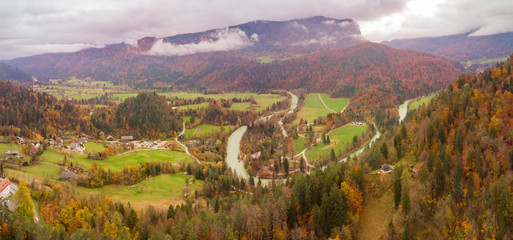 Obraz premium Beautiful autumn landscape around Lake Bled