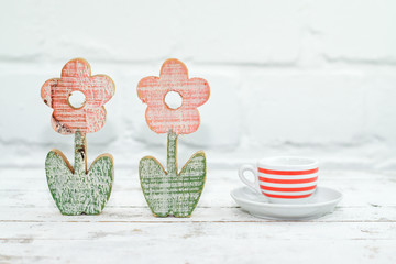 Blumen mit Kaffeetasse