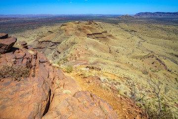 hiking on mount bruce in karijini national park, western australia 39