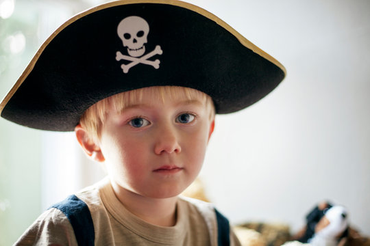 Portrait of boy (2-3) wearing pirate hat 