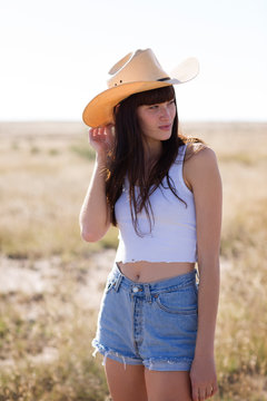 Young woman in cowboy hat 