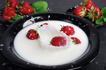 Ripe strawberries in a cream platter.