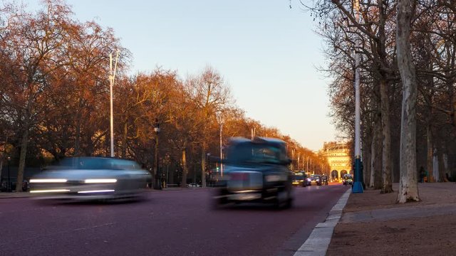 The Mall road Time-Lapse at the Buckingham Palace. Admiralty Arch is in the background. Long shutter traffic time-lapse.