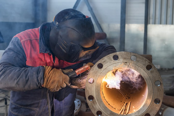 Flat welding flange to the pipe steel