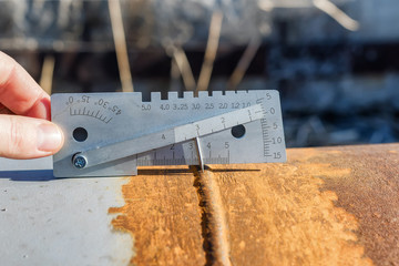 Measurement of weld leg, edge offset during docking and other parameters