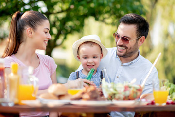 Obraz na płótnie Canvas Family enjoying outdoor meal