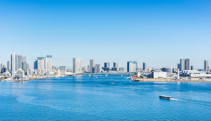 Fototapeta na wymiar panoramic city skyline of tokyo bay in odaiba, Japan
