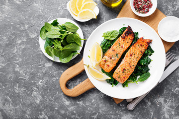 Salmon fillet with spinach .