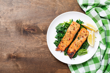 Salmon fillet with spinach .