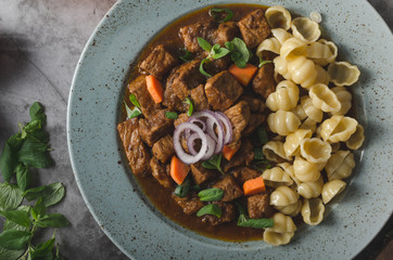 Goulash stew slow cook with pasta