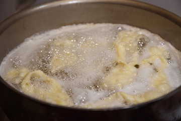 Préparation des bugnes