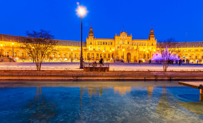 Obraz premium Place d'Espagne à Séville le soir en Andalousie, Espagne