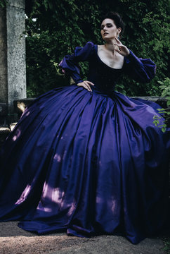 Renaissance lady crinoline blue dress princess