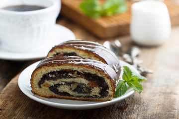 Poppy seeds roll
