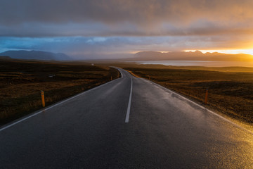 Fototapeta na wymiar Morning road in Iceland