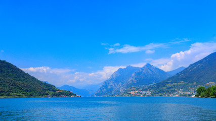 Fototapeta premium Lake Como with mountain views