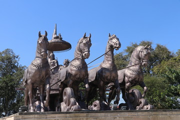 Obraz premium Lord Krishna and Arjuna chariot in Kurukshetra