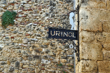 witziges Urinal-Schild in Lissabon