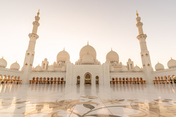 Fototapeta na wymiar Sheikh Zayed Grand Mosque in Abu Dhabi near Dubai, United Arab EMirates