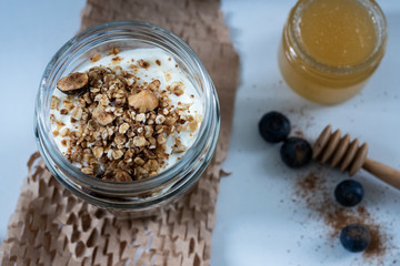 Parfait au yaourt et au muesli maison