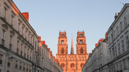Loiret - Orléans - Cathédrale Sainte-Croix au moment du coucher de soleil