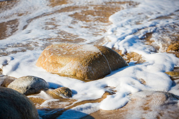 Après les grosses déferlantes sur la plage