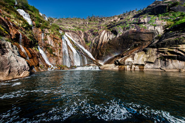 waterfall flowing into the sea © Fernando