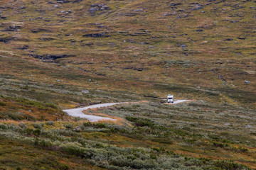 Straße im norwegischen Fjell