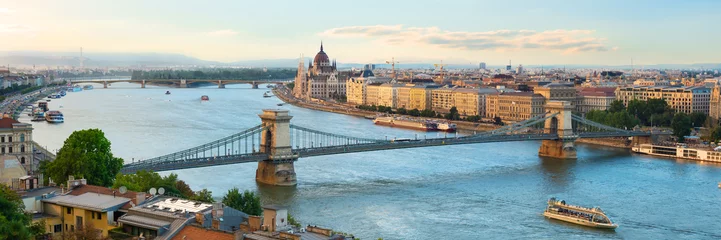 Foto op Plexiglas Avond over Boedapest © Givaga