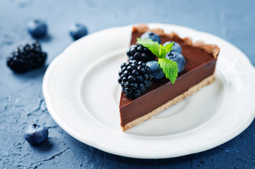 Chocolate tart with blackberries and blueberries - obrazy, fototapety, plakaty