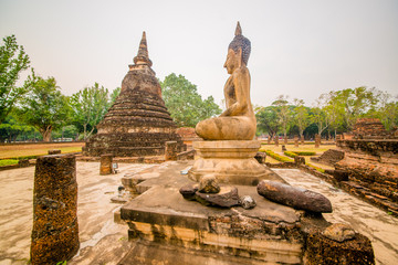 Fototapeta na wymiar Parque histórico nacional em Sukhothai, Tailândia